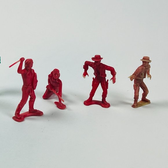 Vintage 13 Toys Plastic Cowboys & Indians  2.5"-3" Figures Red, Green & Yellow - Picture 6 of 8